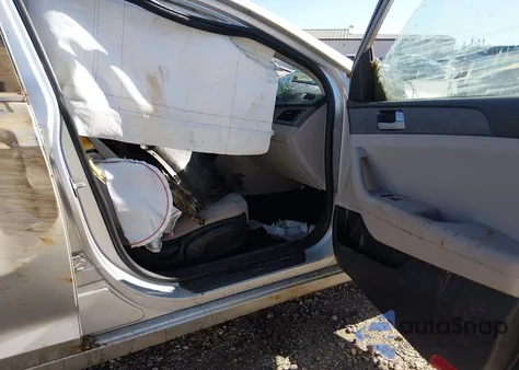 2017 Hyundai Sonata z USA, uszkodzony, nr VIN 5NPE24AF8HH491930